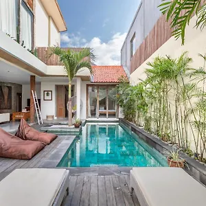 https://villa-ace.ubudhotelsnow.com