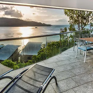  Holiday home Waves 5 Luxury 3 Bedroom Breathtaking Ocean Views Location